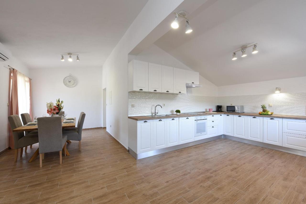 Apartman Magas With Private Pool Vinjerac Bagian luar foto